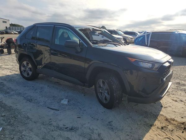 2022 TOYOTA RAV4 LE — Passenger 3/4