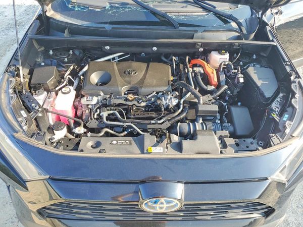 2022 TOYOTA RAV4 LE — Engine bay