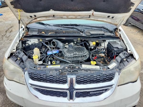 2012 DODGE CARAVAN SXT — Engine bay