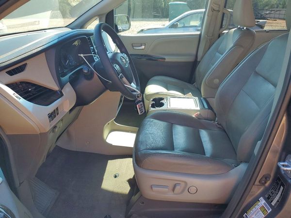 2017 TOYOTA SIENNA — DENT