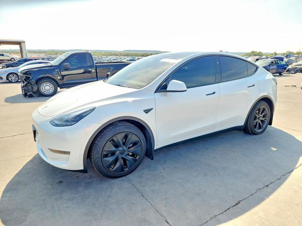 2024 TESLA MODEL Y — Front 3/4