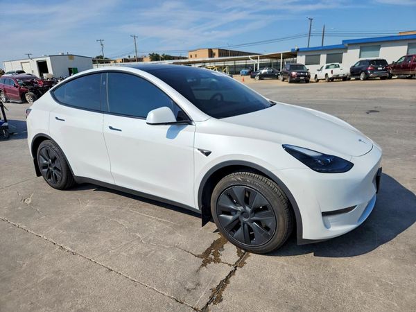 2024 TESLA MODEL Y — Passenger 3/4