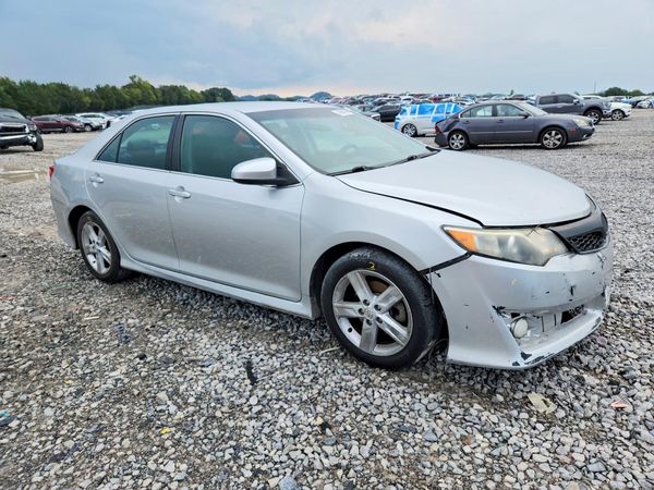 2014 TOYOTA CAMRY — Passenger 3/4