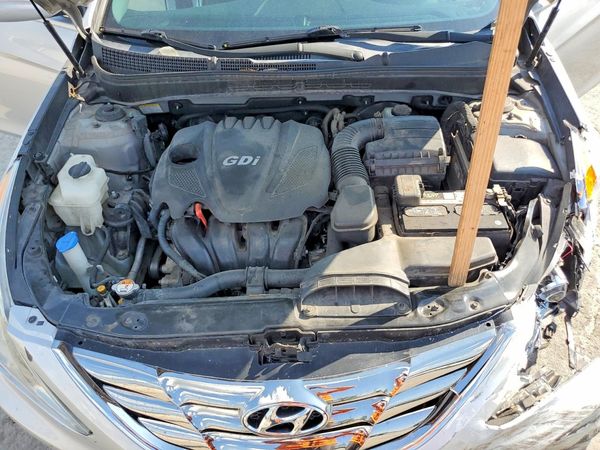 2013 HYUNDAI SONATA — Engine bay