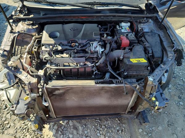 2020 TOYOTA CAMRY — Engine bay