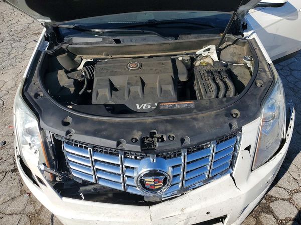 2014 CADILLAC SRX — Engine bay