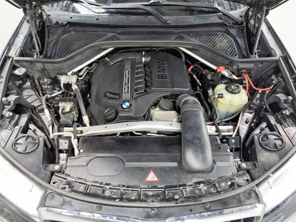 2016 BMW X6 xDrive35i — Engine bay