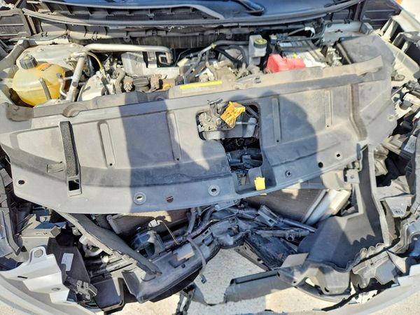 2021 NISSAN ROGUE SL — Engine bay