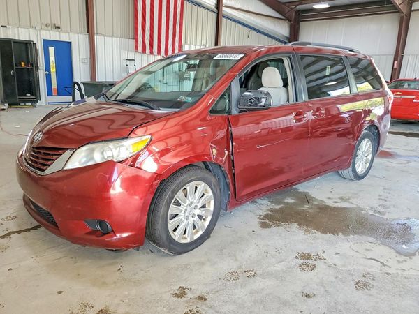 2015 TOYOTA SIENNA — DSFA — Front 3/4