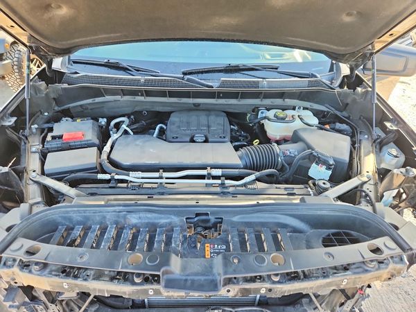 2023 CHEVROLET SILVERADO Custom — Engine bay