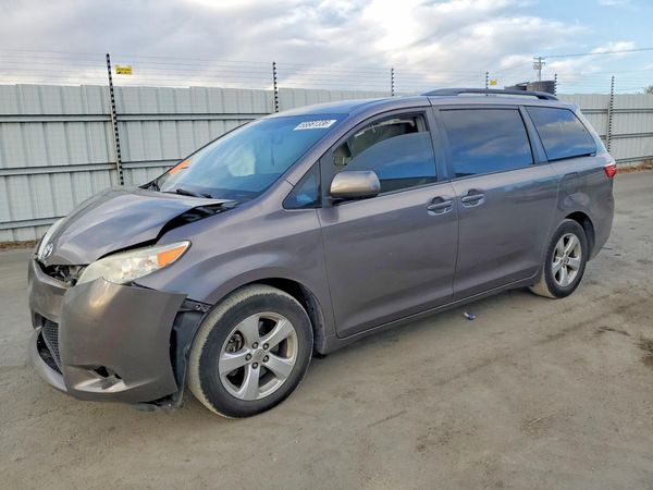 2015 TOYOTA SIENNA