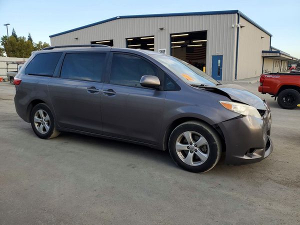 2015 TOYOTA SIENNA