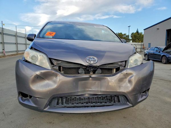 2015 TOYOTA SIENNA