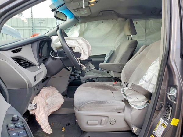 2015 TOYOTA SIENNA