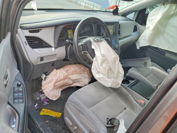 2015 TOYOTA SIENNA