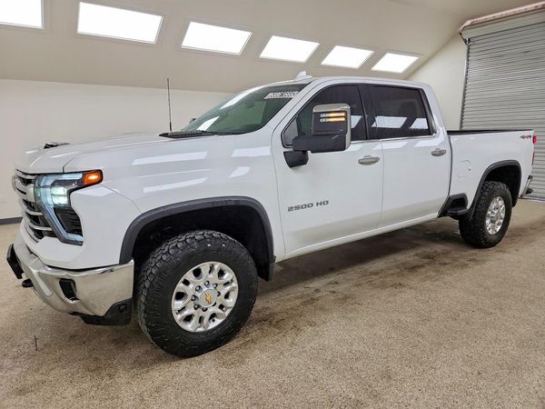 2024 CHEVROLET SILVERADO LTZ — Front 3/4