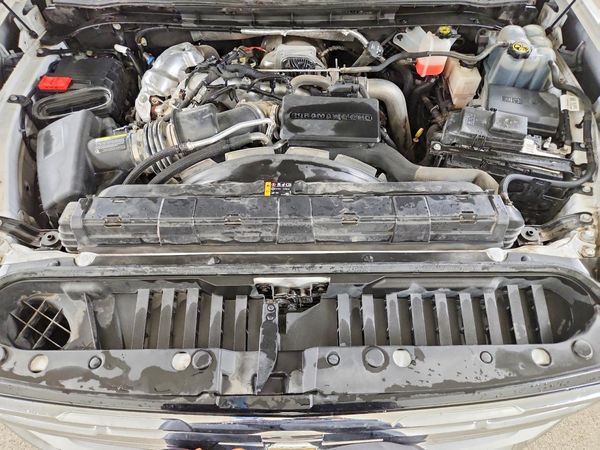 2024 CHEVROLET SILVERADO LTZ — Engine bay