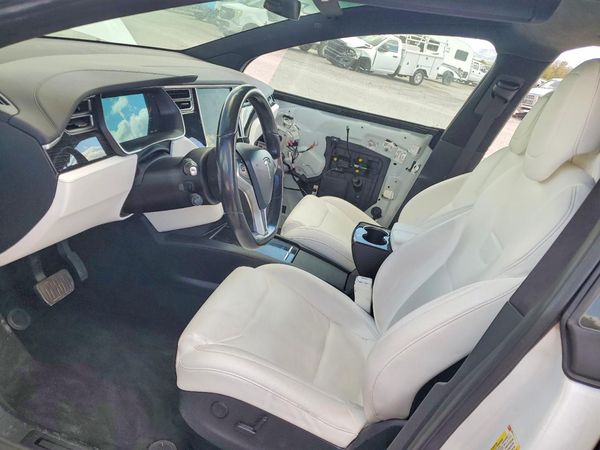2017 TESLA MODEL X — DENT