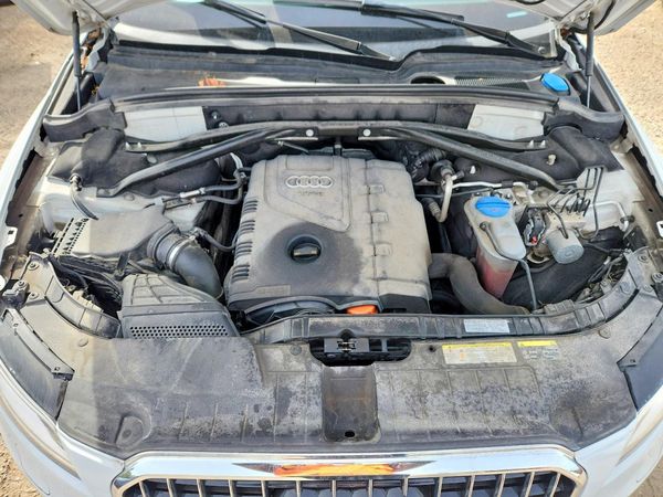 2013 AUDI Q5 Premium Plus — Engine bay