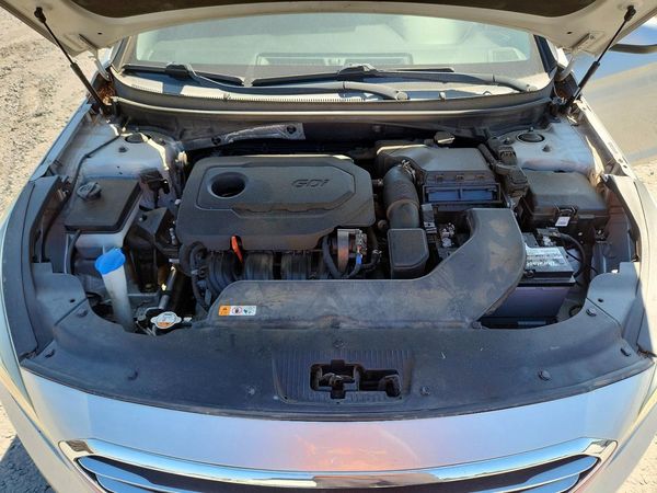2017 HYUNDAI SONATA SE, Eco — Engine bay