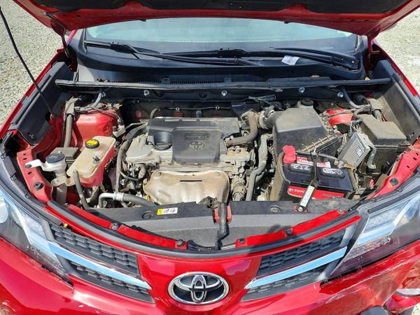 2013 TOYOTA RAV4 Sports — Engine bay
