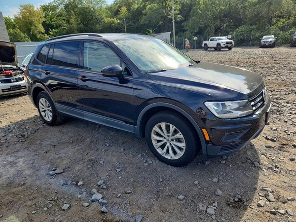 2020 VOLKSWAGEN TIGUAN 4Motion S — Passenger 3/4