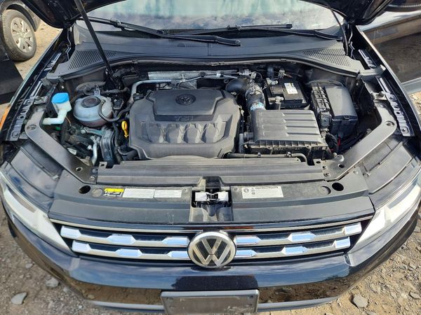 2020 VOLKSWAGEN TIGUAN 4Motion S — Engine bay