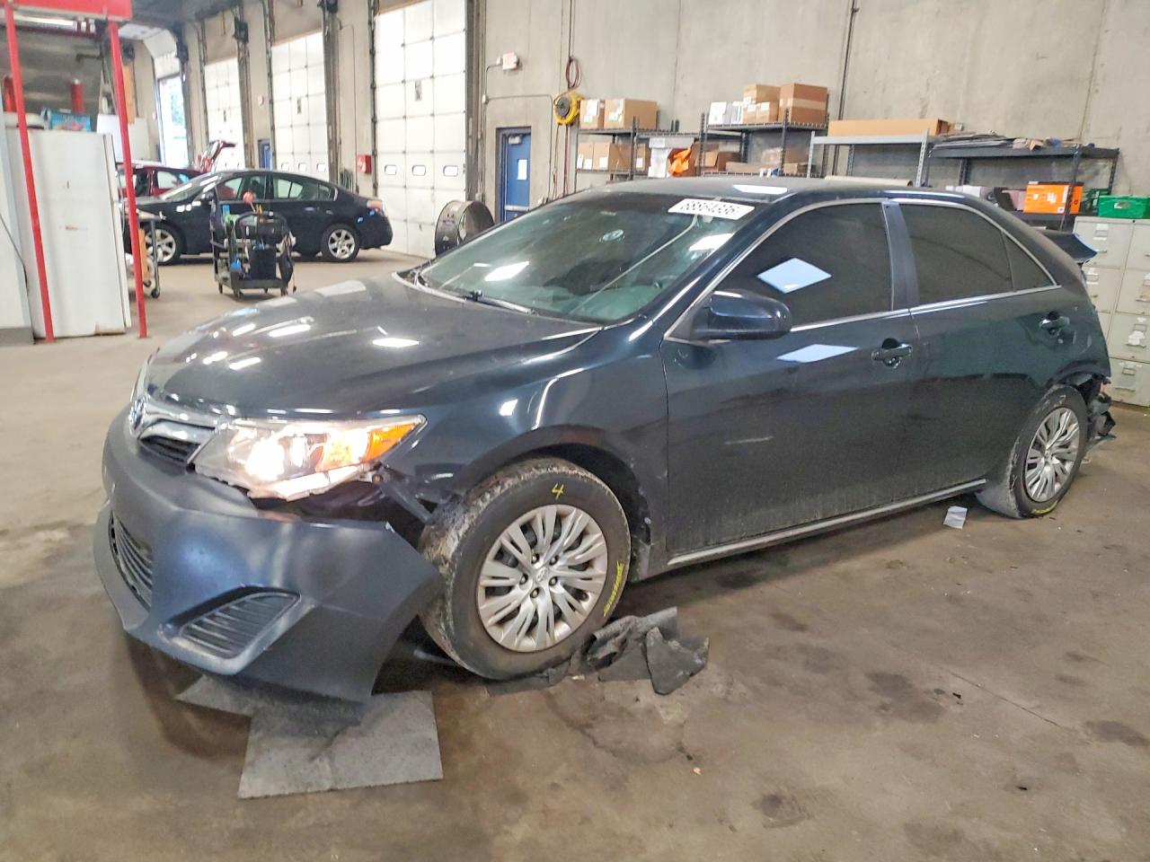 2014 TOYOTA CAMRY — Front 3/4
