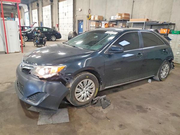 2014 TOYOTA CAMRY — Front 3/4