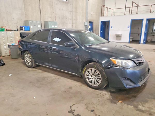 2014 TOYOTA CAMRY — Passenger 3/4