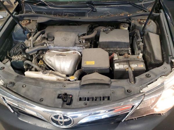 2014 TOYOTA CAMRY — Engine bay