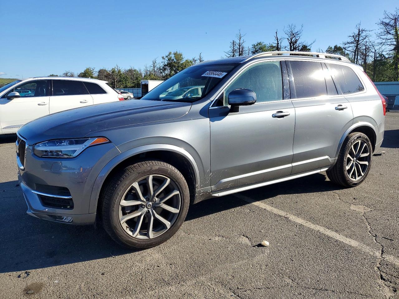 2017 VOLVO XC90 — Front 3/4