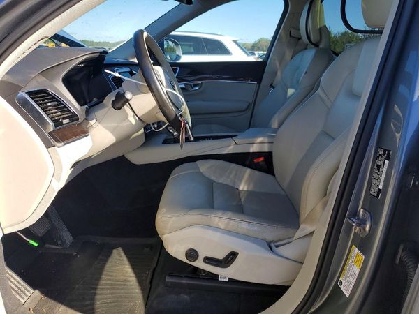 2017 VOLVO XC90 — DENT