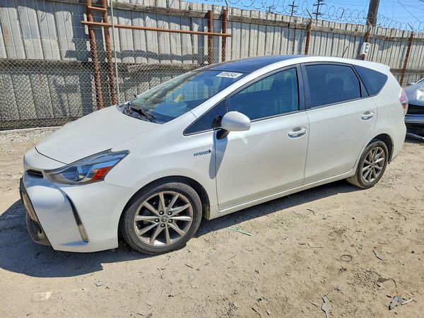 2016 TOYOTA PRIUS — Front 3/4