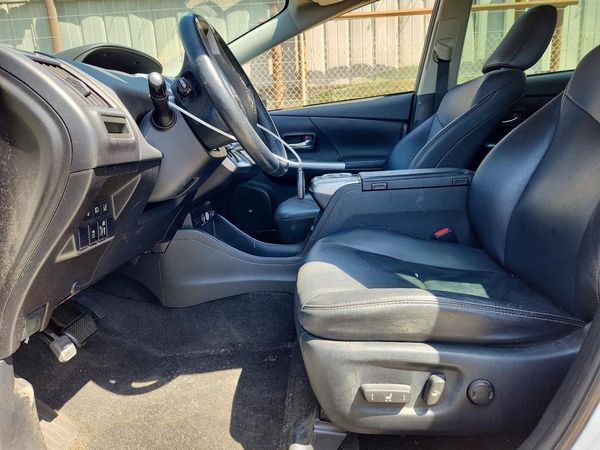 2016 TOYOTA PRIUS — DENT