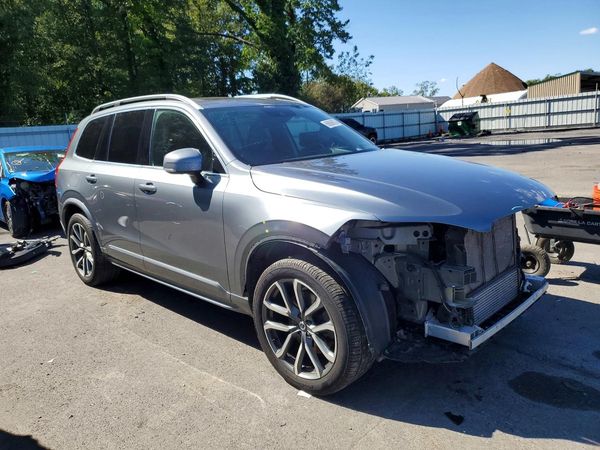 2019 VOLVO XC90 Momentum — Passenger 3/4