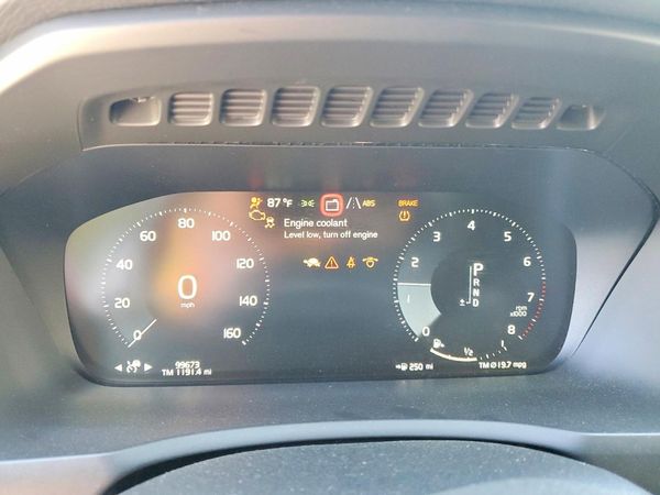 2019 VOLVO XC90 Momentum — ODOM