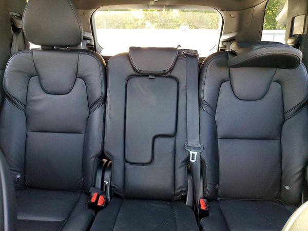 2019 VOLVO XC90 Momentum — SUVN