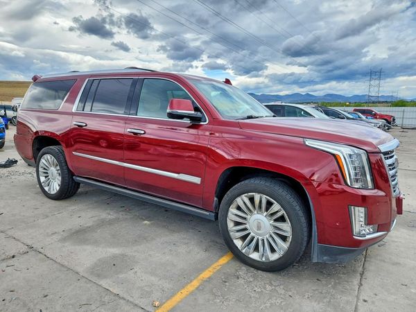 2017 CADILLAC ESCALADE — Passenger 3/4