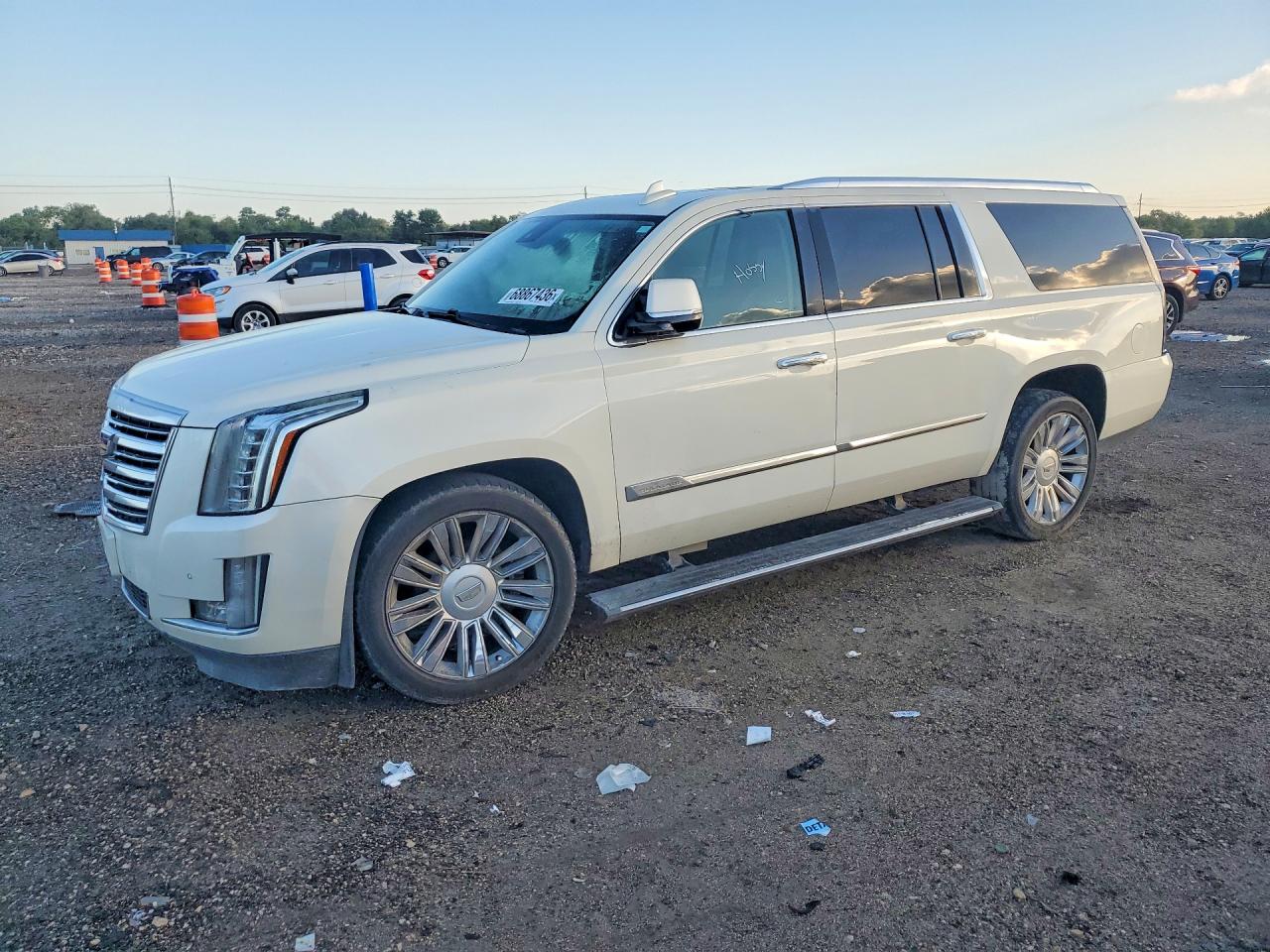 2015 CADILLAC ESCALADE ESV Platinum — Front 3/4