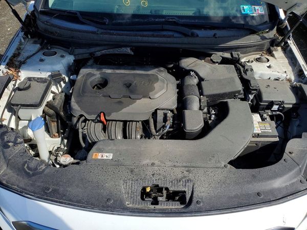 2017 HYUNDAI SONATA SE, Eco — Engine bay