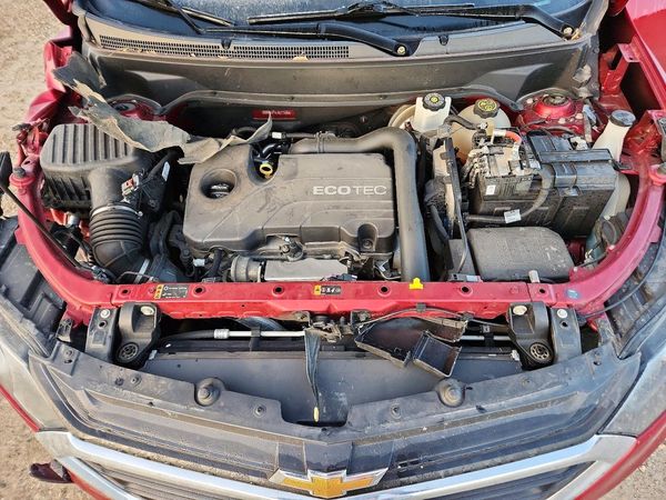 2018 CHEVROLET EQUINOX LT (1LT) — Engine bay