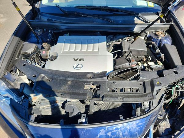 2014 LEXUS ES — Engine bay