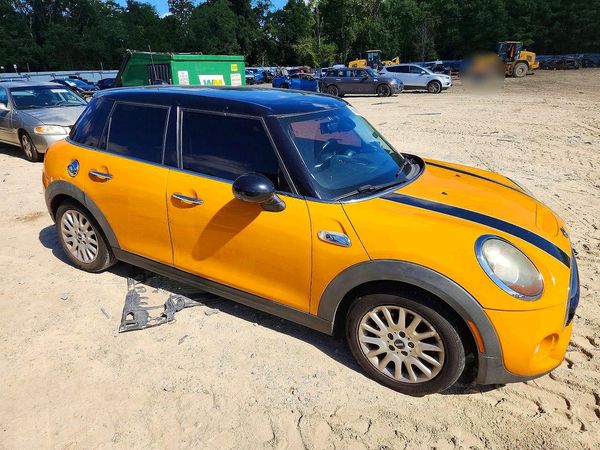 2015 MINI COOPER — Passenger 3/4