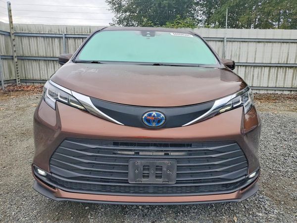 2021 TOYOTA SIENNA LE Plus Package — DIRF