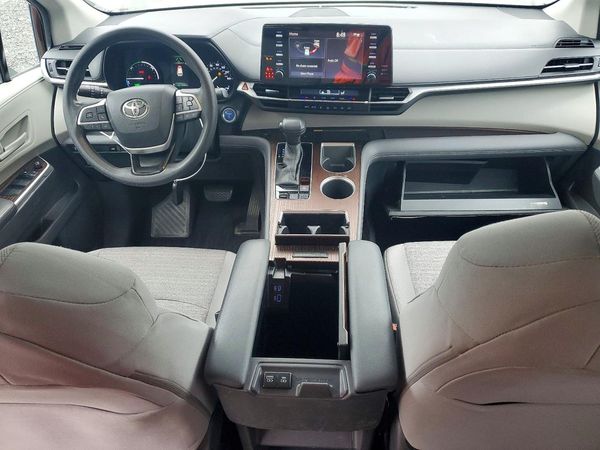 2021 TOYOTA SIENNA LE Plus Package — CKPT