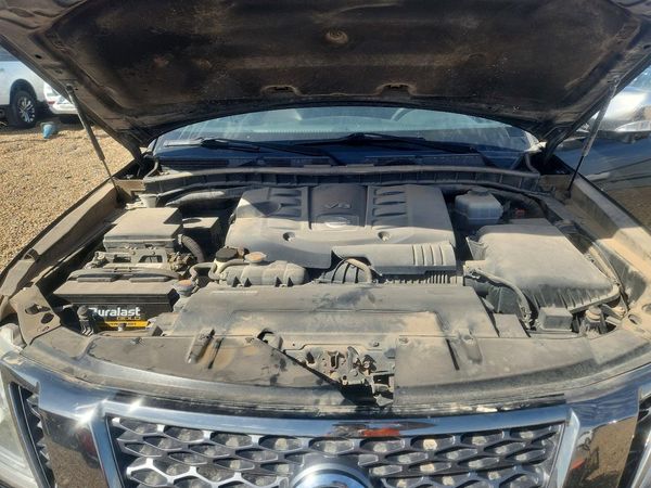 2018 NISSAN ARMADA — Engine bay