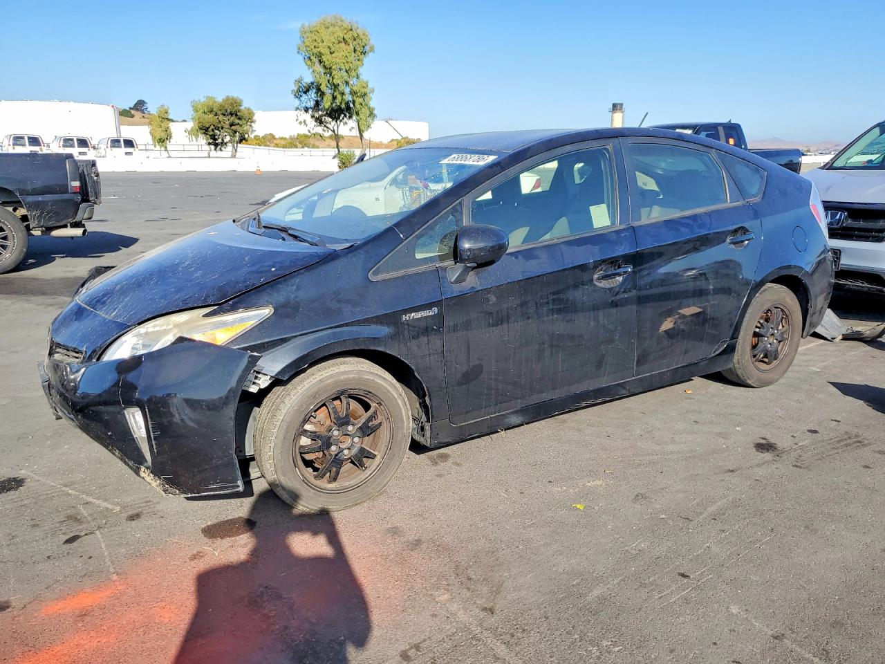 2015 TOYOTA PRIUS — Front 3/4