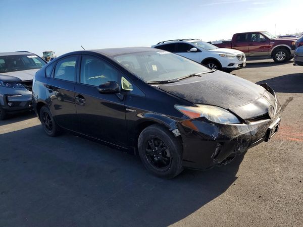 2015 TOYOTA PRIUS — Passenger 3/4
