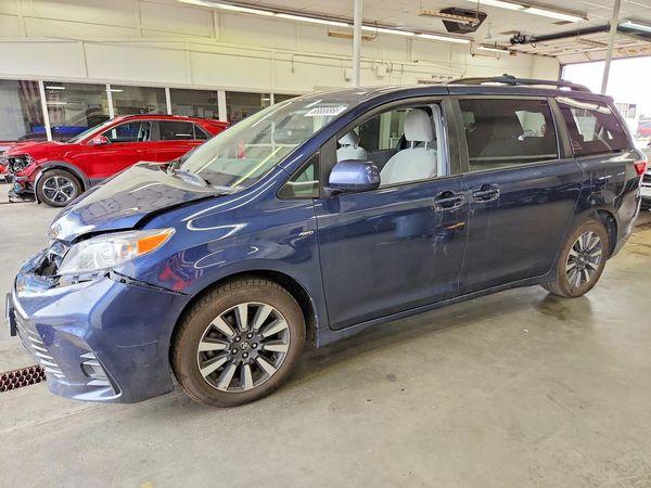 2019 TOYOTA SIENNA LE — Front 3/4